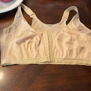 Front closure bra